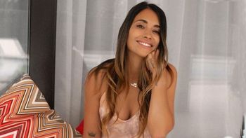 Antonela Roccuzzo se dio vuelta con un vestido transparente para llenarse de energía