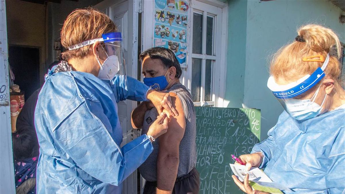 El Consejo Federal de Salud (Cofesa) acordó hoy ir casa por casa para convocar a las personas que no se inscribieron en el plan de vacunación (Foto: Gobierno de Junín).