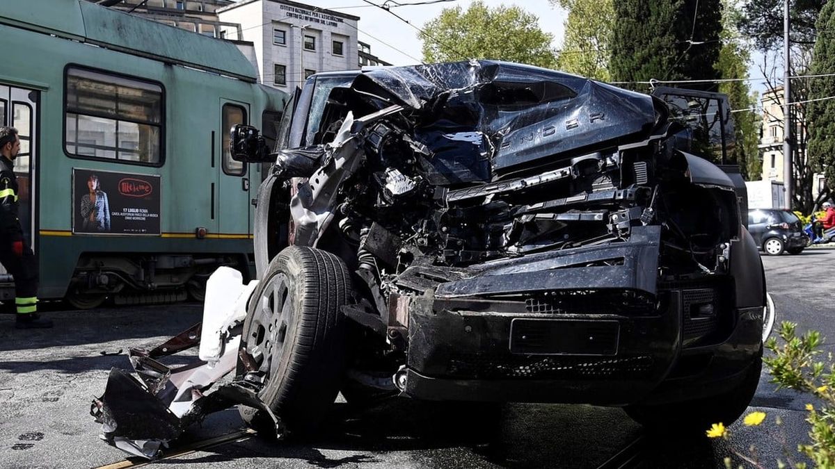 El auto en el que viajaba Ciro Immobile. (Foto: EFE)&nbsp;