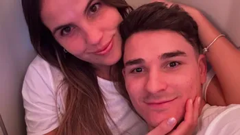 Julián Álvarez y su novia anuncian un nuevo integrante en su familia