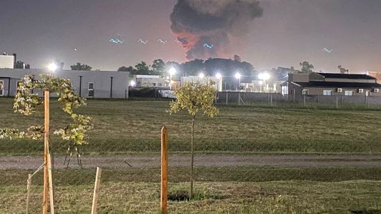 Los videos de la impresionante explosión que sacudió al partido de Ezeiza y mantiene en vilo a los vecinos