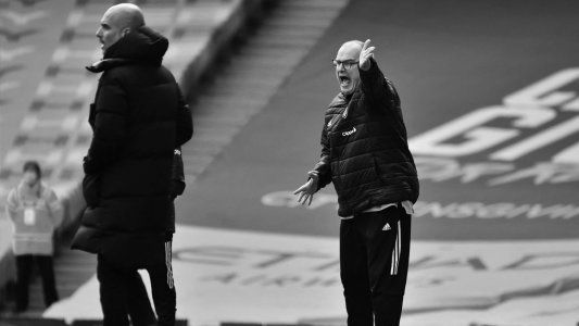 Histórico triunfo del Leeds de Bielsa: con uno menos en todo el segundo tiempo, le ganó 2-1 al Manchester City de Guardiola