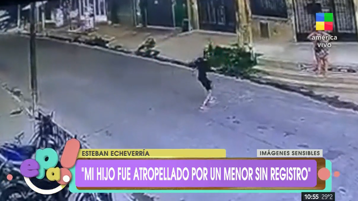 El momento en que Agustín Galarza vio venir el auto que finalmente lo atropelló (Foto: captura Amèrica TV).