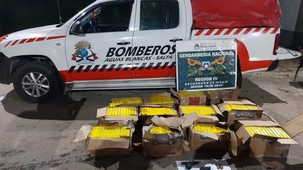 Simulaban llevar encomiendas en una camioneta de bomberos voluntarios
