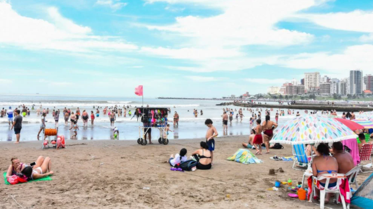 Un hombre fue encontrado muerto este domingo a unos 300 metros de la costa de la Playa Popular