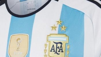 La camiseta nueva de Argentina con las tres estrellas y el parche del campeón se agotó a las horas de su lanzamiento