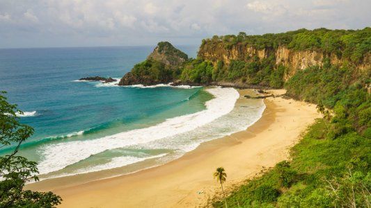 La playa brasilera de Baia Do Sancho fue elegida como la mejor del mundo