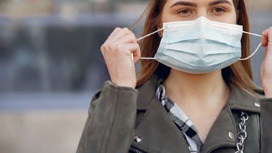 La OMS advirtió que el mundo enfrenta un tsunami de infecciones de las variantes Ómicron y Delta