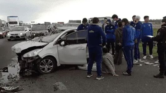 Preocupación: un futbolista de Rosario Central chocó contra un camión y fue hospitalizado