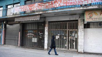 Según la CAME, cerraron 41.200 pymes y 90.700 comercios bajaron sus persianas
