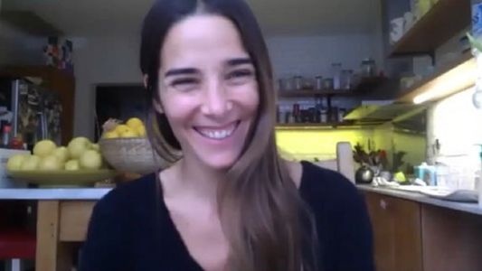 Juana Viale contó por qué dejó de comer carne y lo que le muestra a sus amigos en la mesa