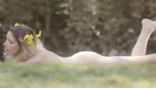 Micaela Breque aparecerá desnuda en un video de Calamaro