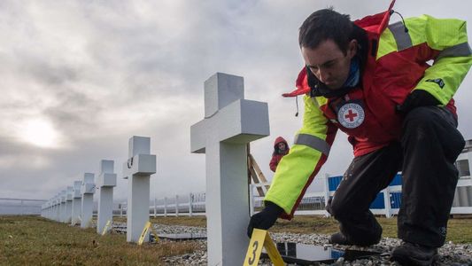 Malvinas: quedan solamente cinco soldados sin identificar en el Cementerio de Darwin