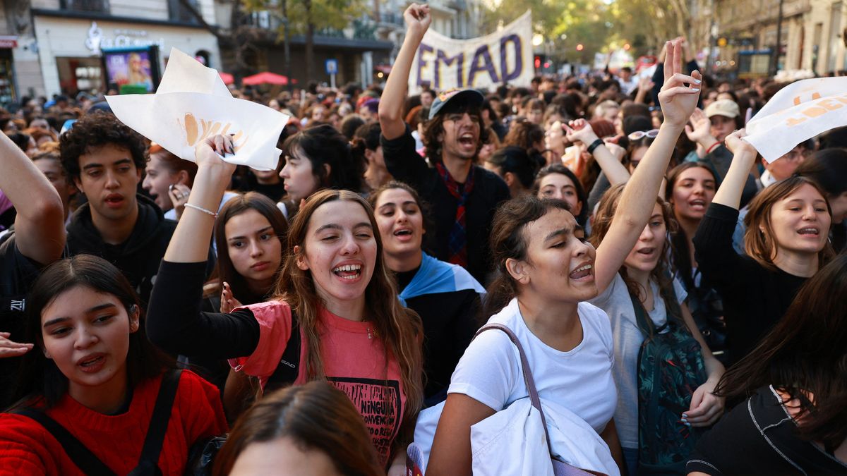El reclamo de docentes y estudiantes en Plaza de Mayo (Foto: Reuters/Cristina Sille)
