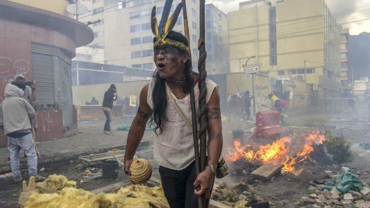 Crisis en Ecuador: diez días de protestas, con nuevos enfrentamientos de indígenas con la policía