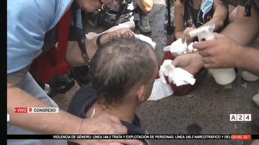 Dos periodistas de A24 fueron heridos por gases durante la cobertura de la marcha en el Congreso