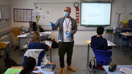 A pesar de la vuelta en algunas provincias, sólo el 1% de los alumnos está habilitado para asistir a clases presenciales