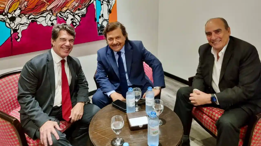 Un gobernador peronista se reunió con funcionarios de Milei y expresó inquietudes de los mandatarios