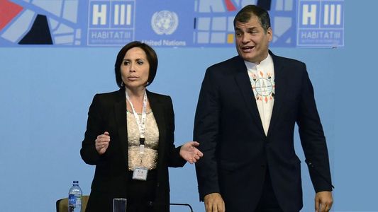 Una exministra de Correa condenada por corrupción se escapó de la Embajada argentina: cómo reaccionó Ecuador y dónde pedirá asilo