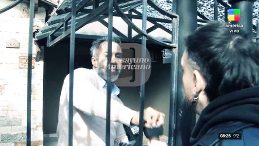 La violenta agresión de Leopoldo Luque al equipo de Desayuno Americano: ¡Por favor!