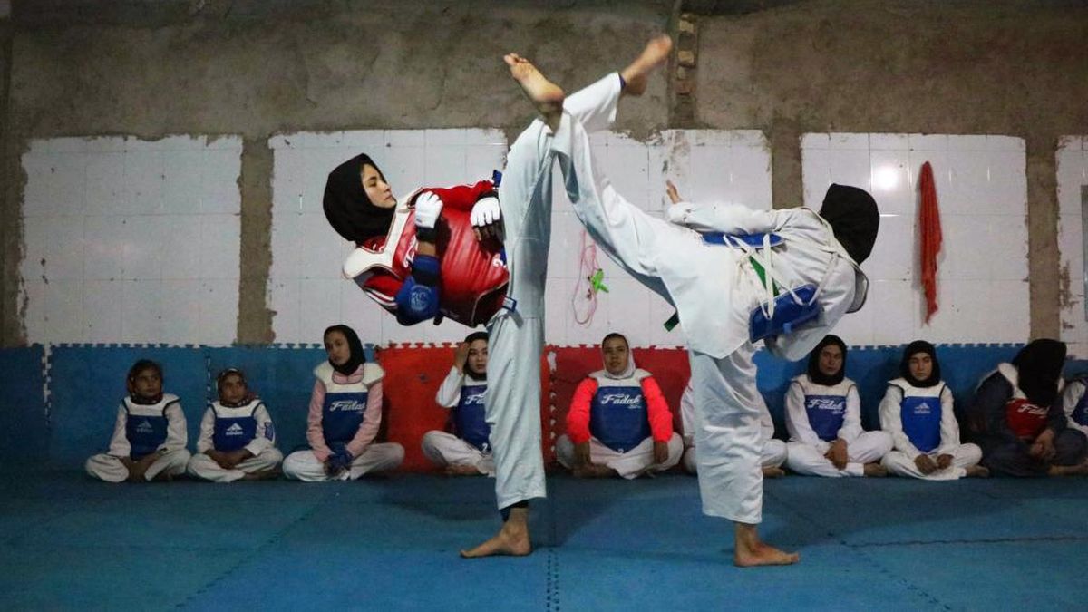 Las mujeres afganas no podrán jugar más al cricket ni a ningún otro deporte que “exponga sus cuerpos”