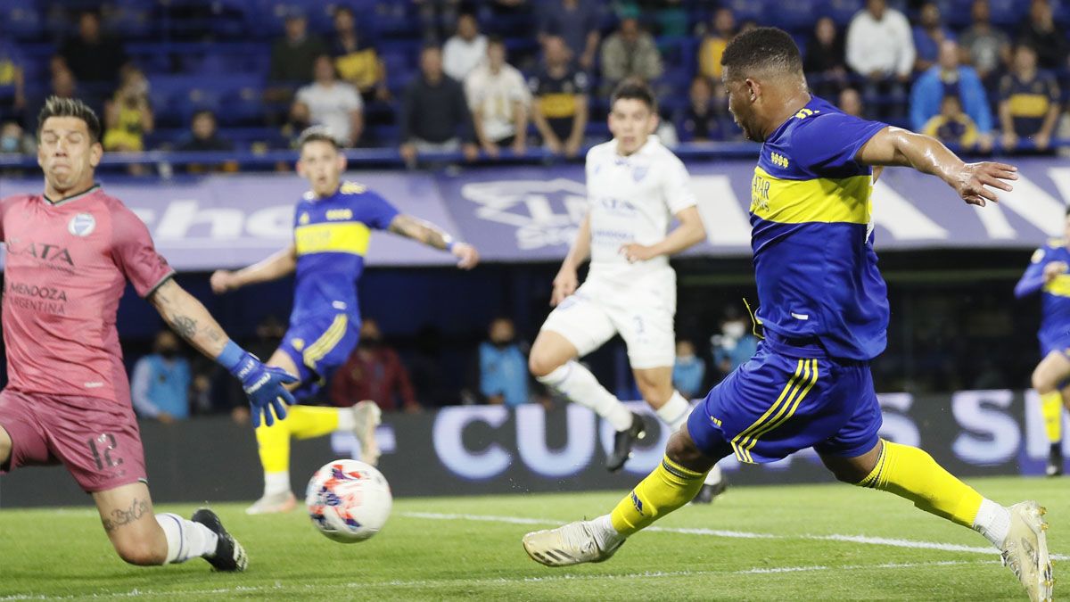 Fabra marcó el empate transitorio para Boca.