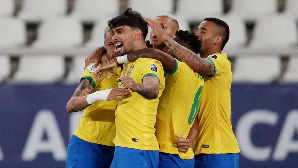 Lucas Paquetá entró y marcó al minuto para Brasil ante Chile.