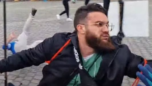 Alemania: irrumpió en un acto de extrema derecha y comenzó a acuchillar a todos