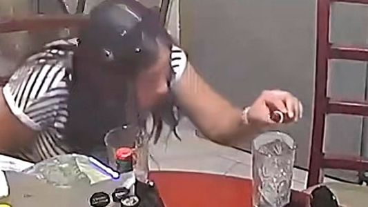 El video de una viuda negra en acción: así drogo al hombre que la llevó a su casa