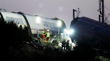 España no descarta más muertos por el choque de trenes y eleva la lista de desaparecidos a 70 personas