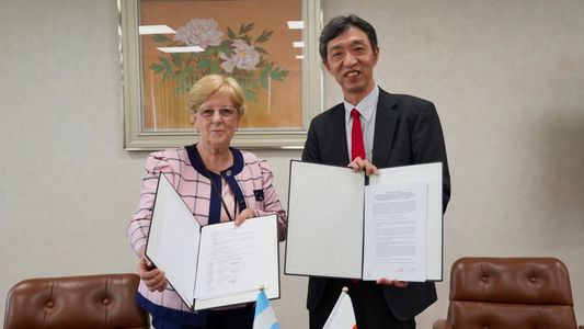La Embajada del Japón firmó un convenio para donar equipamiento médico a la provincia de Santa Cruz