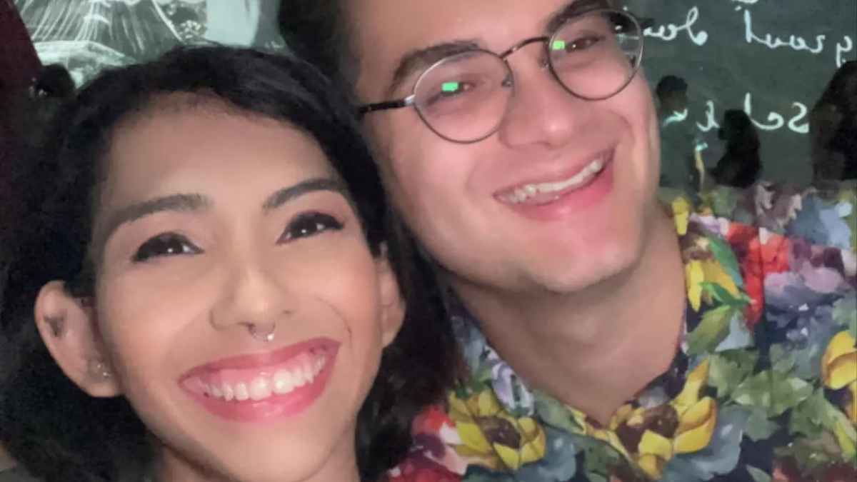 El amor sin barreras: la historia detr&aacute;s del &aacute;lbum de fotos de las siamesas influencers con su novio Daniel