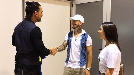 Darío Benedetto fue al show de Ricardo Arjona y le regaló su camiseta