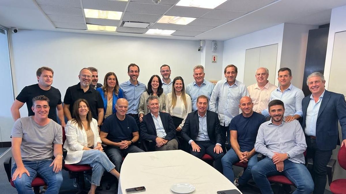 Mauricio Macri se reunió con dirigentes bonaerenses del PRO para ordenar las candidaturas.&nbsp;