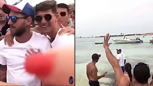 Messi causó furor en Ibiza: la gente lo acompañó hasta el mar
