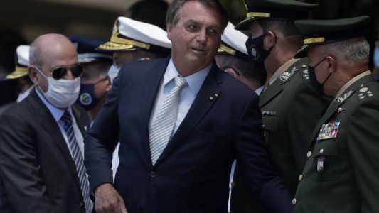 El gobierno de Bolsonaro ahonda su crisis por la renuncia de la cúpula militar