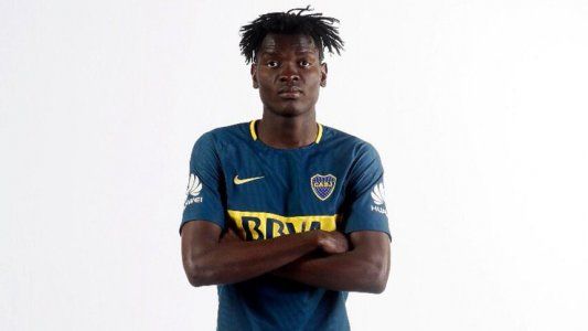 Un juvenil camerunés de Boca deberá abandonar el fútbol por problemas cardíacos