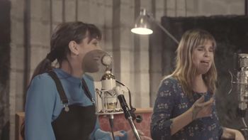 Natalie Pérez invitó a Fabiana Cantilo a cantar Pegaditos