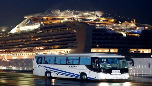 Coronavirus: Estados Unidos evacuó a 300 pasajeros del crucero con más casos en el mundo fuera de China