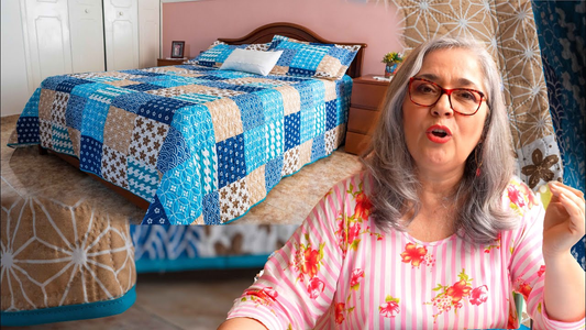 DIY de costura en casa: cómo hacer un cobertor de cama combinado con dos almohadones