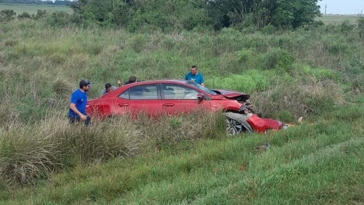 Uno de los conductores logr&oacute; sobrevivir al impacto. (Foto: gentileza V&iacute;a Libre).&nbsp;