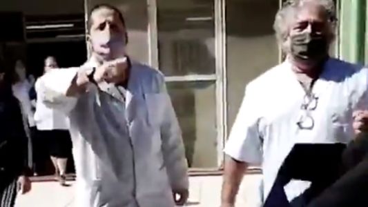 Un grupo de docentes agredió a trabajadores del ministerio de Educación porteño: Tenemos compañeros enterrados por decisión suya