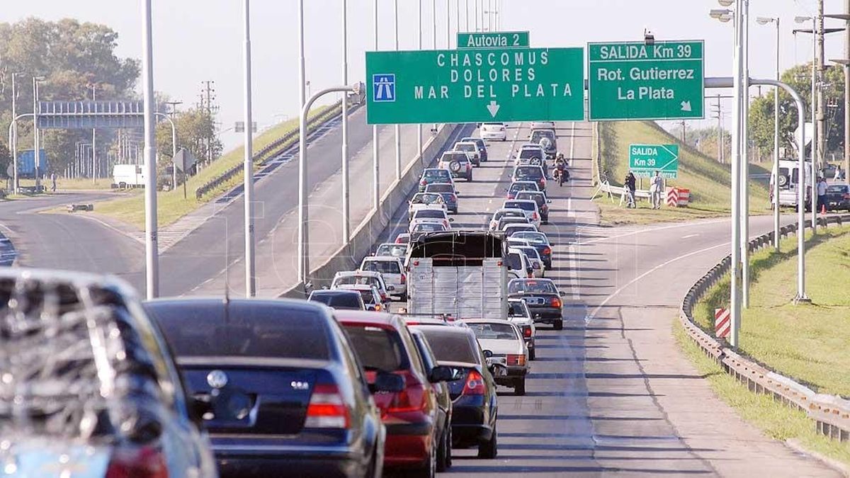 Demoras en las rutas y movimiento turístico récord en el inicio del fin de semana largo
