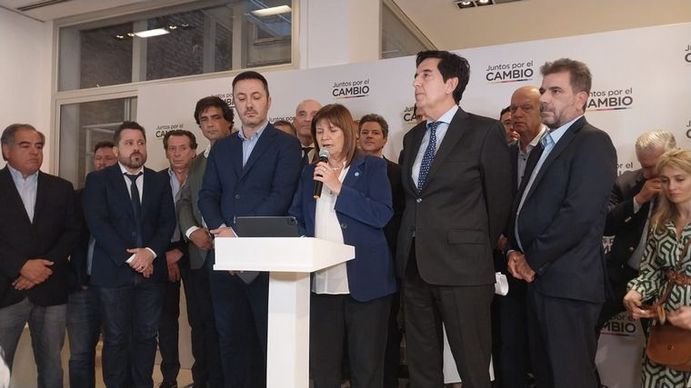 Patricia Bullrich apuntó contra Javier Milei y Sergio Massa por la suba del dólar: Estamos al borde del precipicio