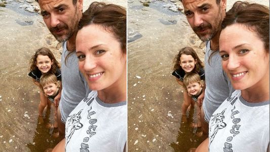 La tierna postal de Pedro Alfonso y Paula Chaves con sus hijos frente al río