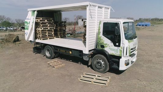 IVECO entregó madera reciclada para utilizar en Córdoba