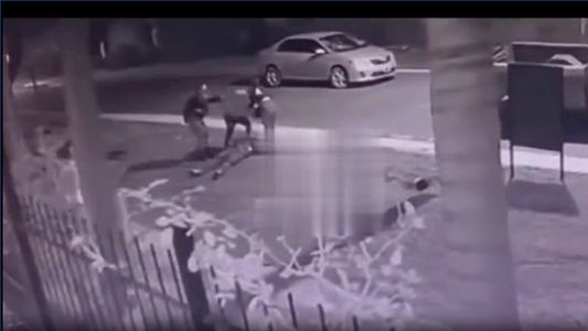 Manejaba borracho, atropelló a dos adolescentes y recibió una golpiza que casi lo mata