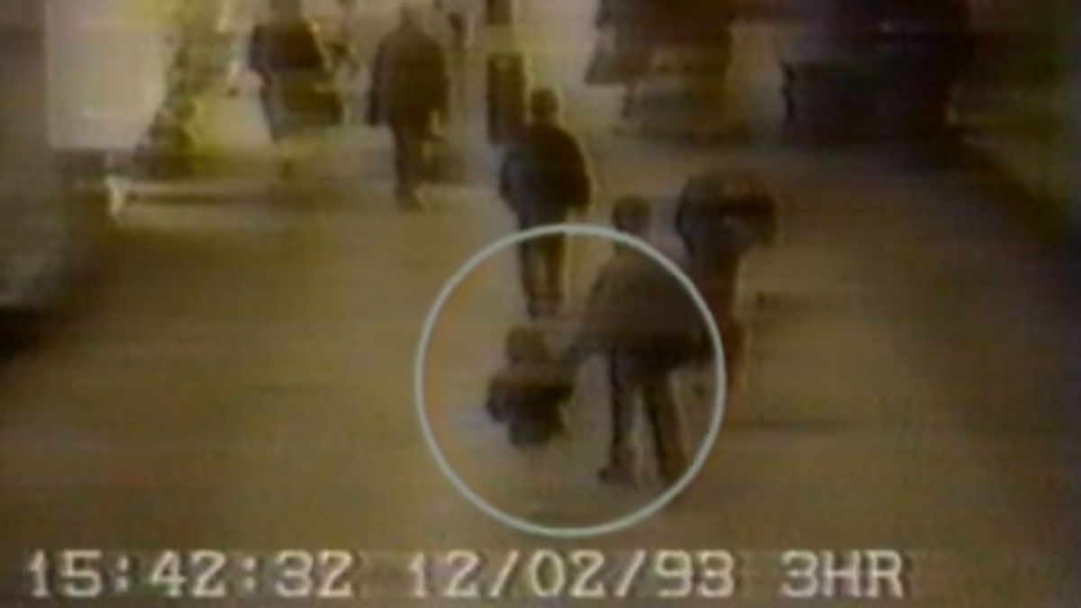 Muerte de James Bulger: El momento en que dos niños se llevan a un bebé de 2 años para matarlo cruelmente en Liverpool