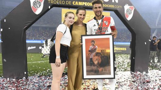 La fuerte caravana de la familia Leonardo Ponzio desde Las Rosas al Monumental