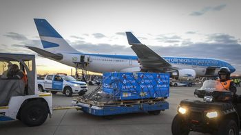 Unas 7,8 millones de dosis del componente uno de Sputnik V arribaron a la Argentina, mientras que del segundo llegaron 1,5 millones. Foto: Aerolíneas Argentinas. Unas 7,8 millones de dosis del componente uno de Sputnik V arribaron a la Argentina, mientras que del segundo llegaron 1,5 millones. Foto: Aerolíneas Argentinas.